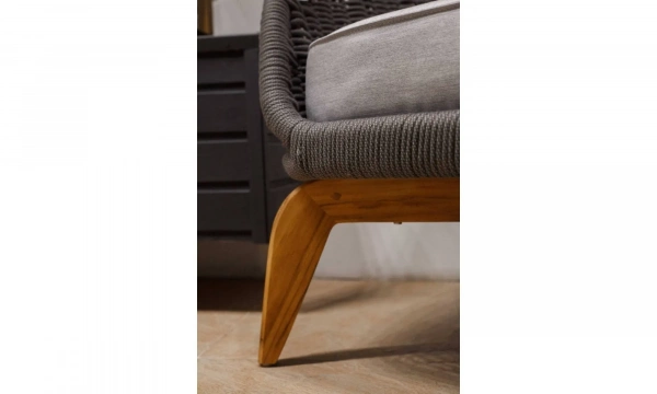 Кресло уличное с подушками