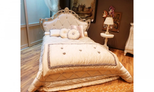 Комплект мебели в спальню Lartes