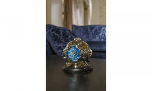 Настольные Часы Eichholtz Helmet Odyssey