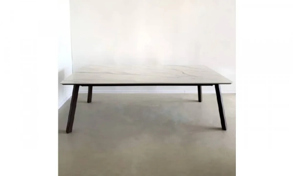 Обеденный стол FACTURE PROJECT RIVEN