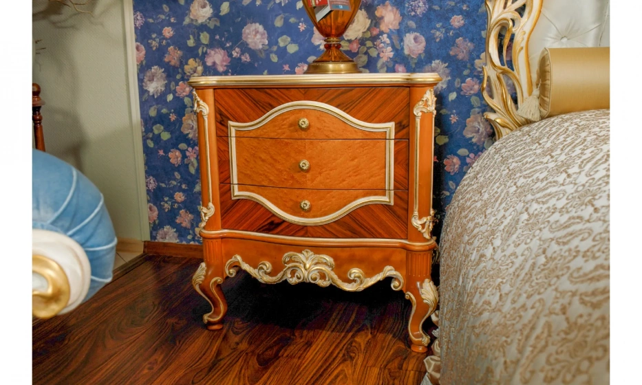 Спальня Rampoldi Комплект: Кровать (Gold Leaf)+2 Тумбы (Walnut+Gold)+Покрывало И Декоративные Подушки - фото 13