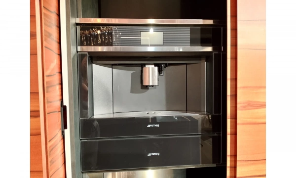 Автоматическая кофемашина Smeg